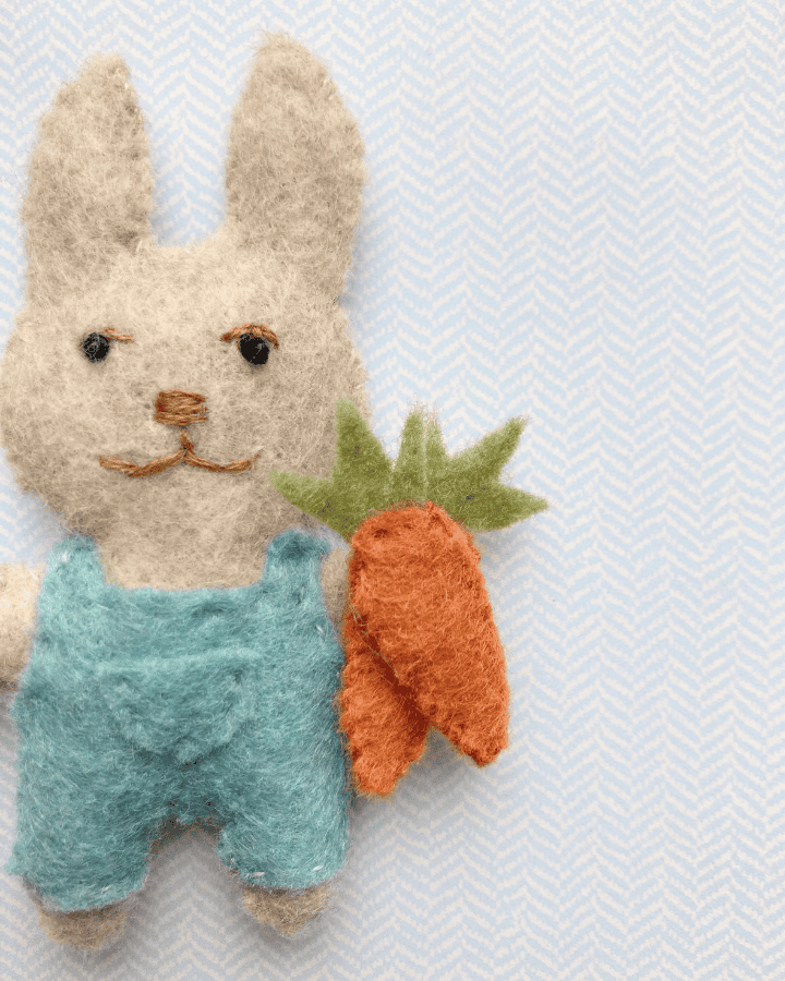 finished felt pocket pal with two felt carrots magnetized to his hand